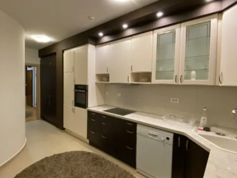 Izdavanje, trosoban stan, 120m², City Kvart, Podgorica - image 5