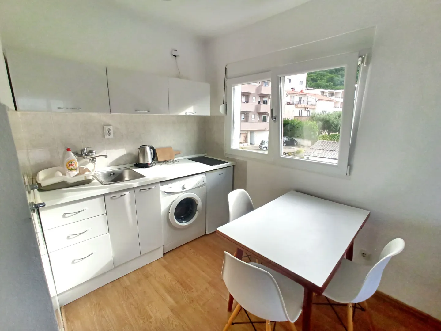 Izdavanje, jednosoban stan, 65m², Lazi, Budva