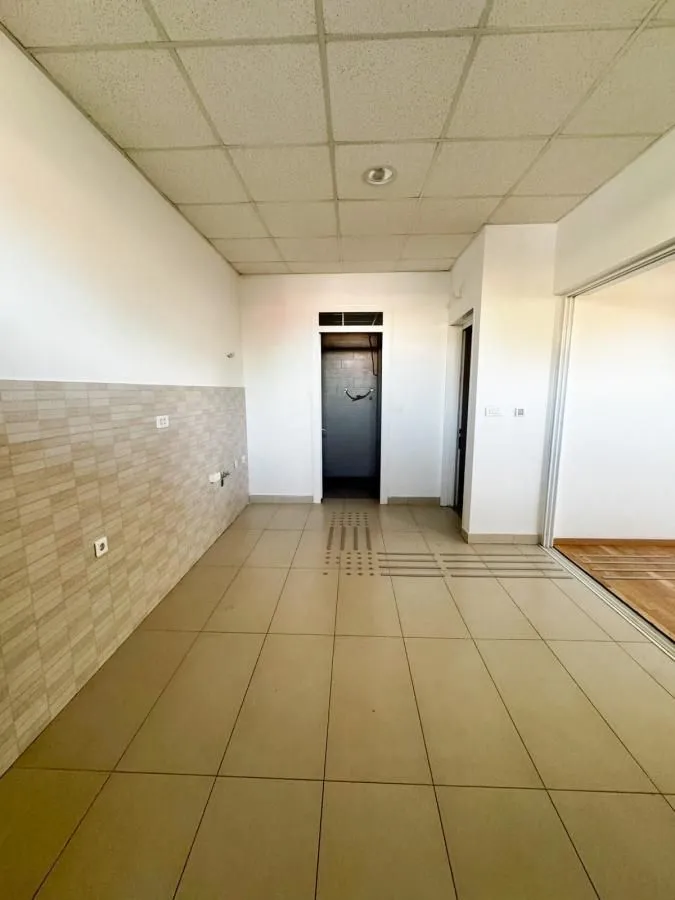 Izdavanje, poslovni prostor, 180m², Stara Varoš, Podgorica