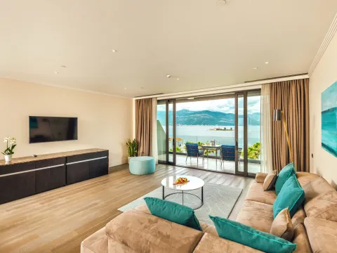 Sale, two bedroom apartment, 195m², Tivat, Crna Gora - image 3