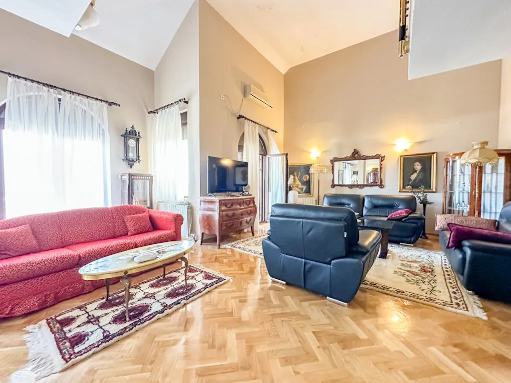 Izdavanje, kuća, 250m², Gorica C, Podgorica