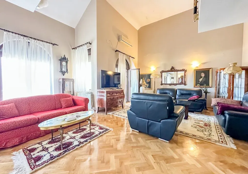 Rent, house, 250m², Gorica C, Podgorica