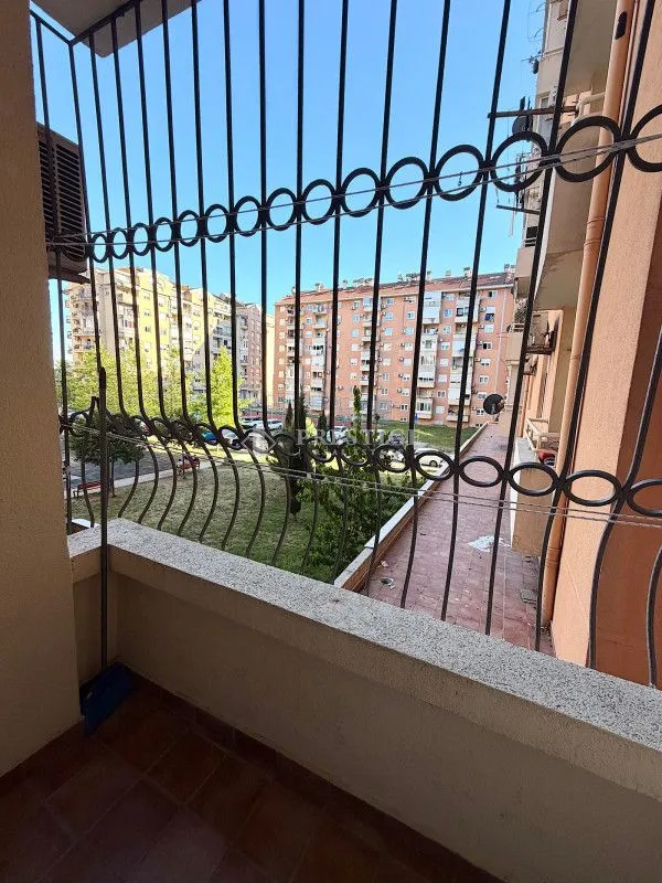 Izdavanje, jednosoban stan, 45m², Stari Aerodrom, Podgorica