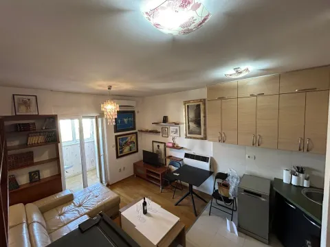 Rent, one bedroom apartment, 40m², Blok 6, Podgorica - image 8