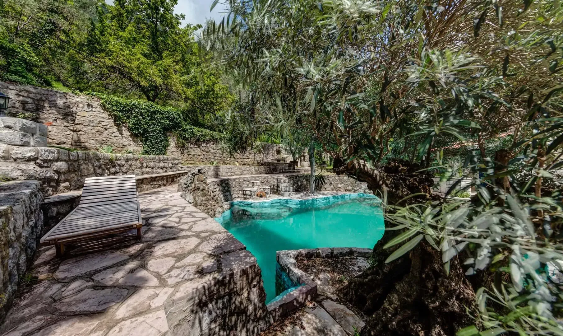 Izdavanje, kuća, 200m², Kotor, Crna Gora