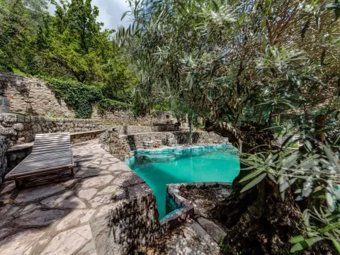 Izdavanje, kuća, 200m², Kotor, Crna Gora - image 24