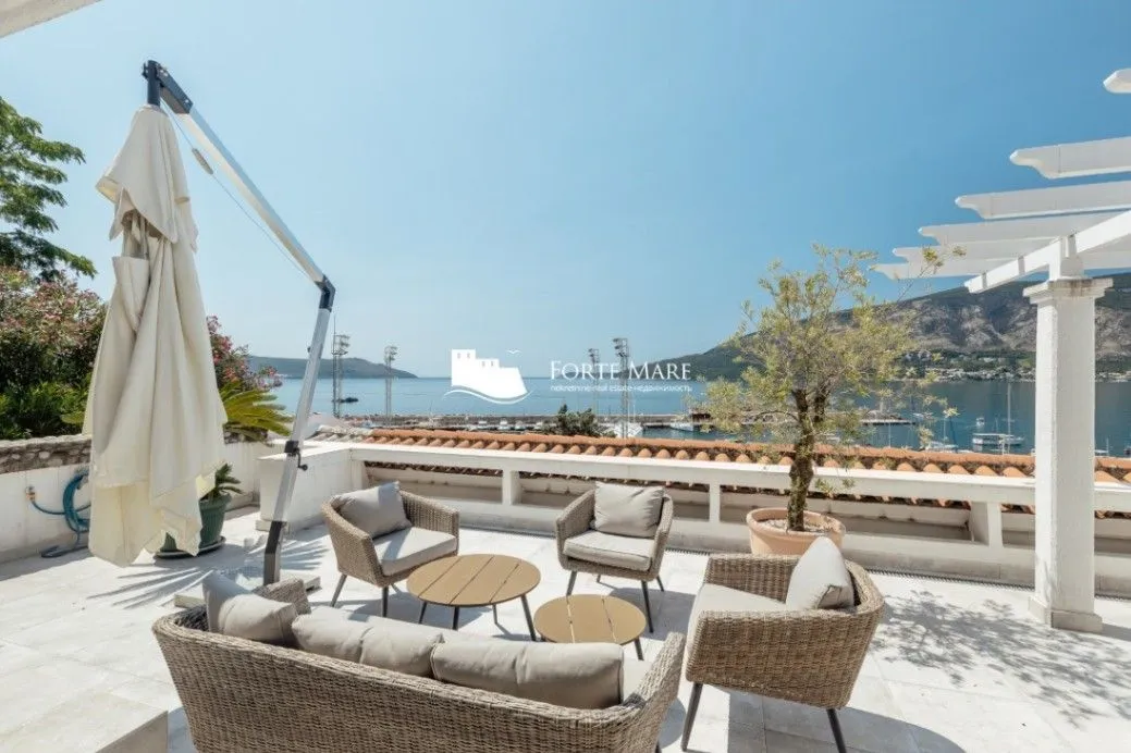 Prodaja, trosoban stan, 244m², Herceg Novi, Crna Gora