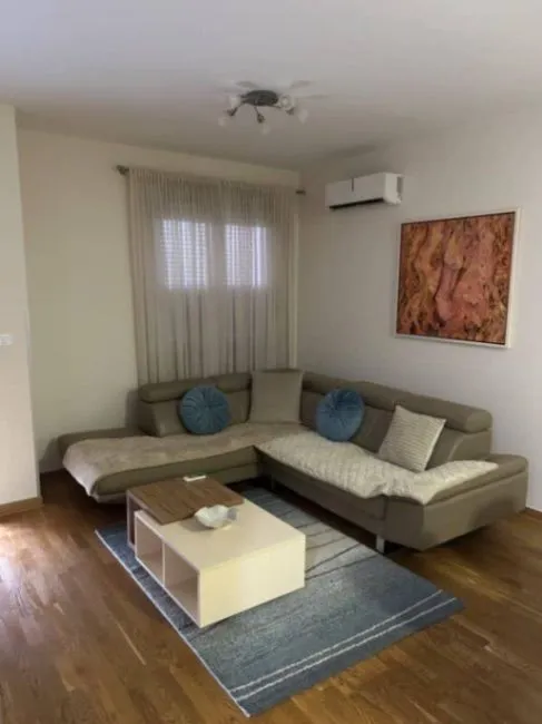 Izdavanje, jednosoban stan, 64m², City Kvart, Podgorica