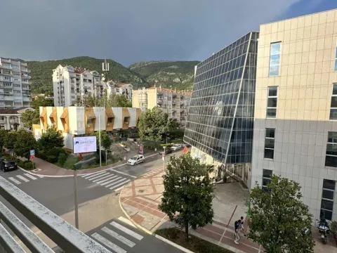 Rent, two bedroom apartment, 70m², Tivat, Crna Gora - image 9