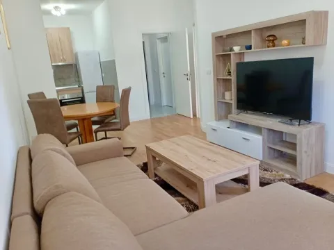 Izdavanje, jednosoban stan, 47m², Centar, Bar - image 2