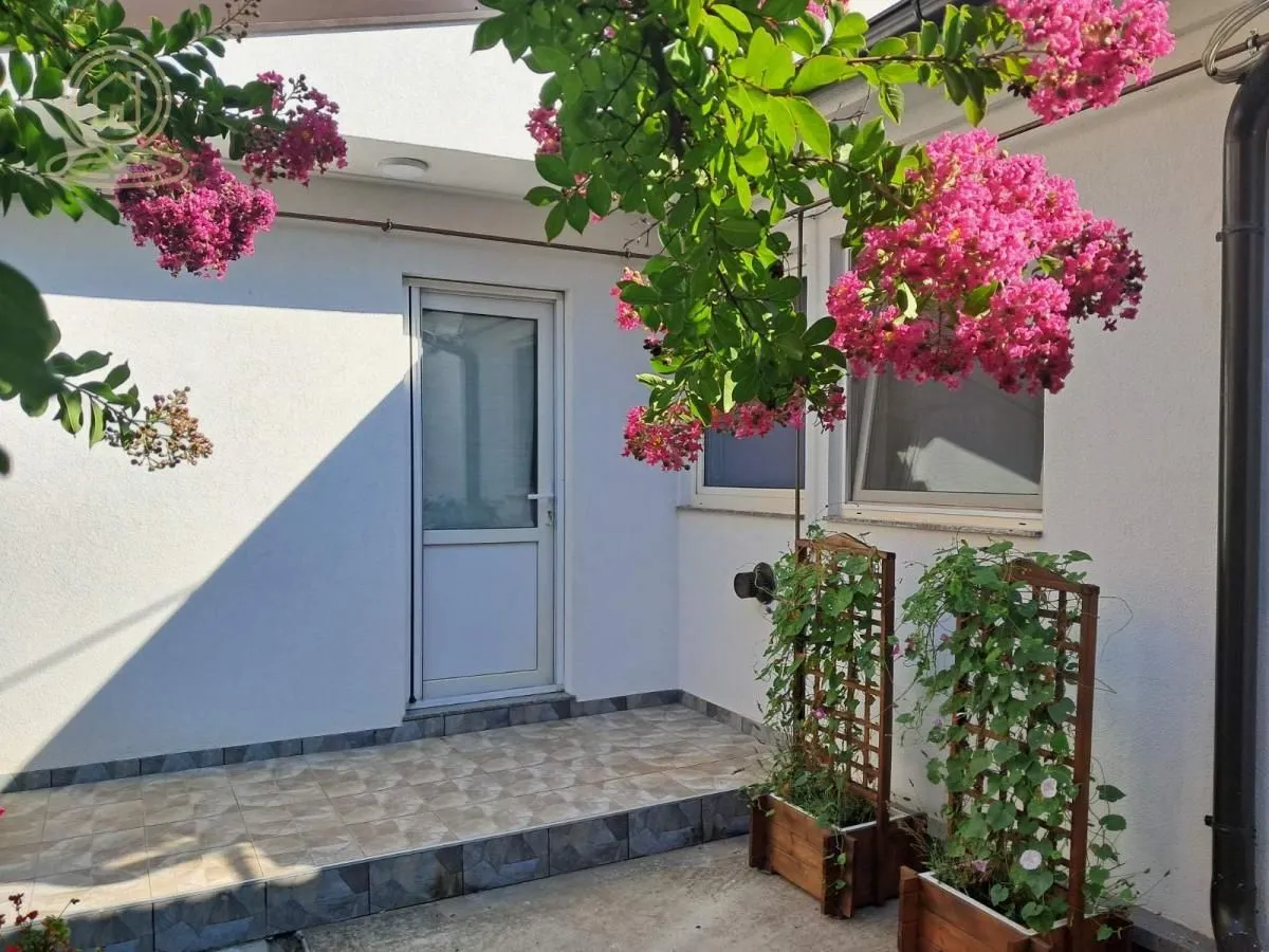 Izdavanje, kuća, 80m², Petrovaradin, Novi Sad