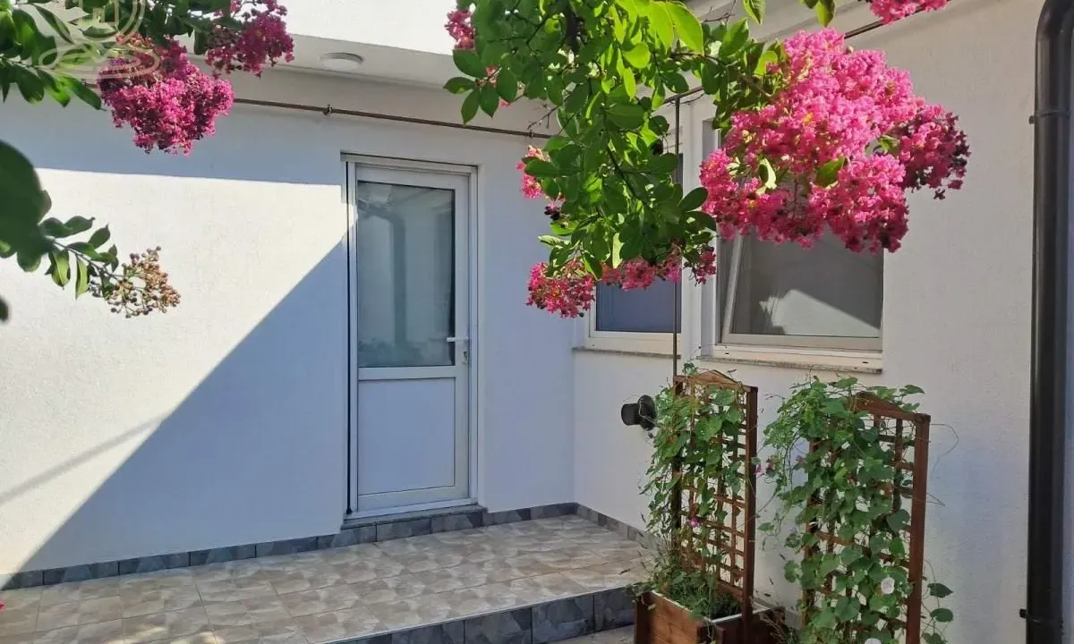 Izdavanje, kuća, 80m², Petrovaradin, Novi Sad