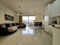 Izdavanje, dvosoban stan, 64m², Bečići, Budva - image 1