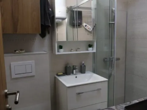 Izdavanje, dvosoban stan, 76m², Blok 5, Podgorica - image 13