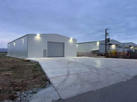 Izdavanje, poslovni prostor, 584m², Kuće Rakića, Podgorica - image 1