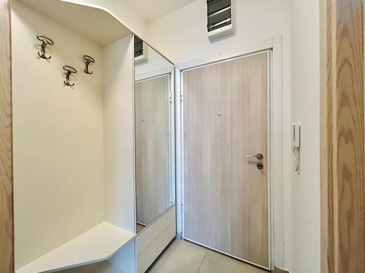 Izdavanje, jednosoban stan, 46m², Blok 6, Podgorica