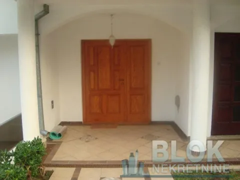 Izdavanje, kuća, 200m², Gorica C, Podgorica - image 12