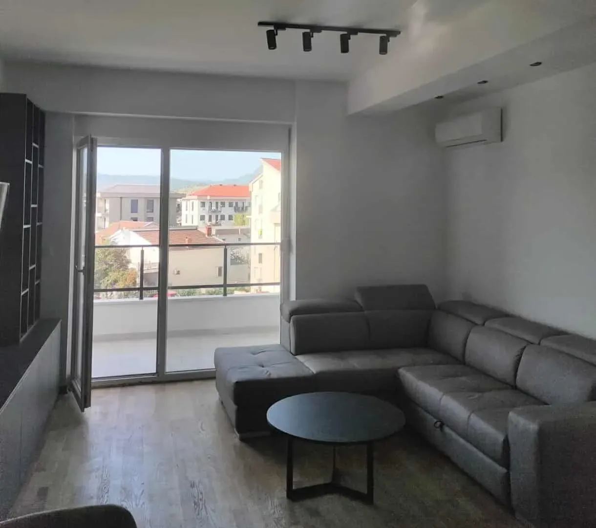Izdavanje, dvosoban stan, 65m², Zabjelo, Podgorica