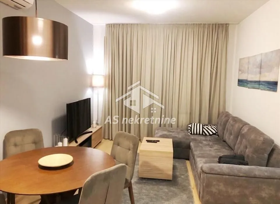 Rent, three bedroom apartment, 68m², Vračar Sve Podlokacije, Beograd
