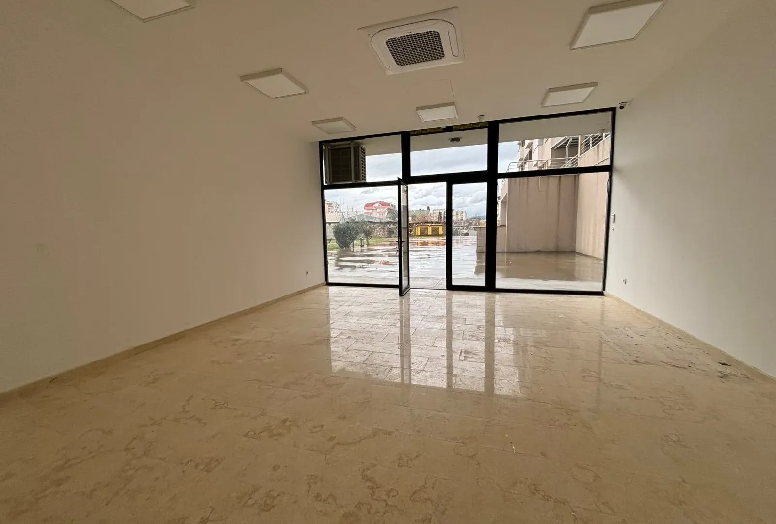 Rent, office space, 123m², Pobrežje, Podgorica