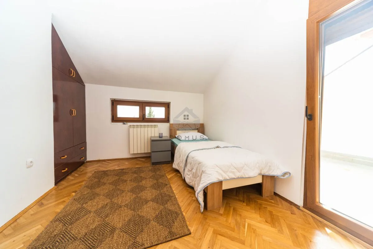 Rent, house, 280m², Gorica C, Podgorica
