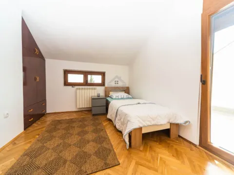 Izdavanje, kuća, 280m², Gorica C, Podgorica - image 18