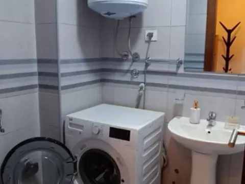 Izdavanje, jednosoban stan, 45m², Tuški Put, Podgorica - image 3