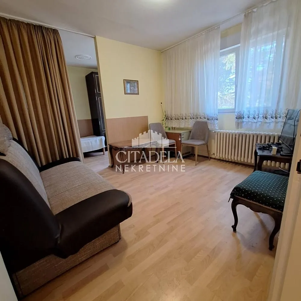 Izdavanje, jednosoban stan, 45m², Kanarevo Brdo, Beograd
