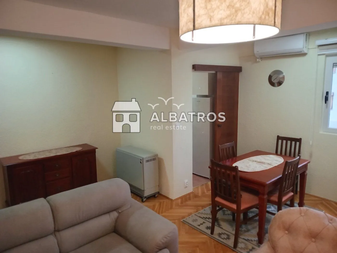 Izdavanje, trosoban stan, 80m², Centar, Bar