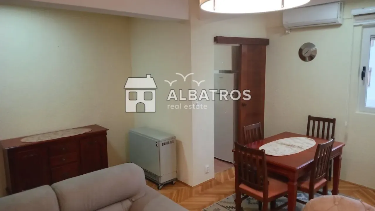 Izdavanje, trosoban stan, 80m², Centar, Bar