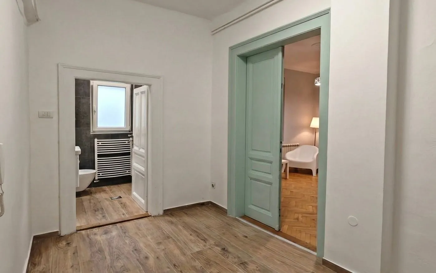 Izdavanje, trosoban stan, 52m², Savski Venac, Beograd