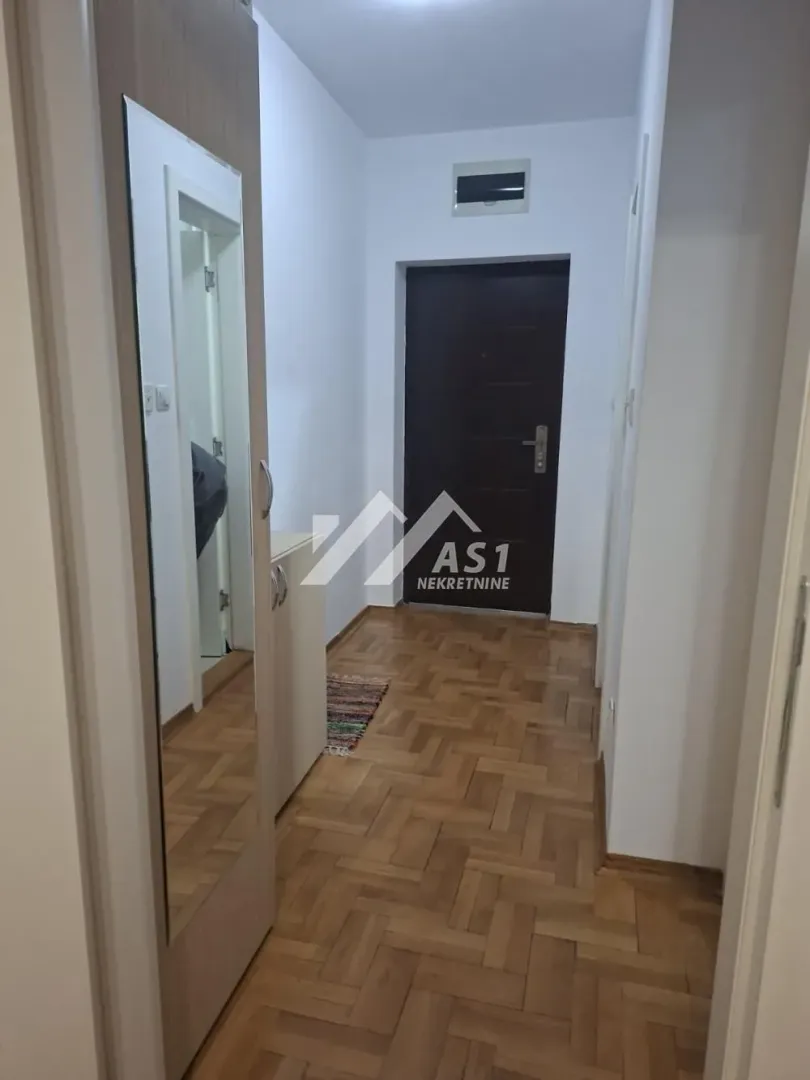 Izdavanje, jednosoban stan, 35m², Adamovićevo Naselje, Novi Sad Sve Podlokacije