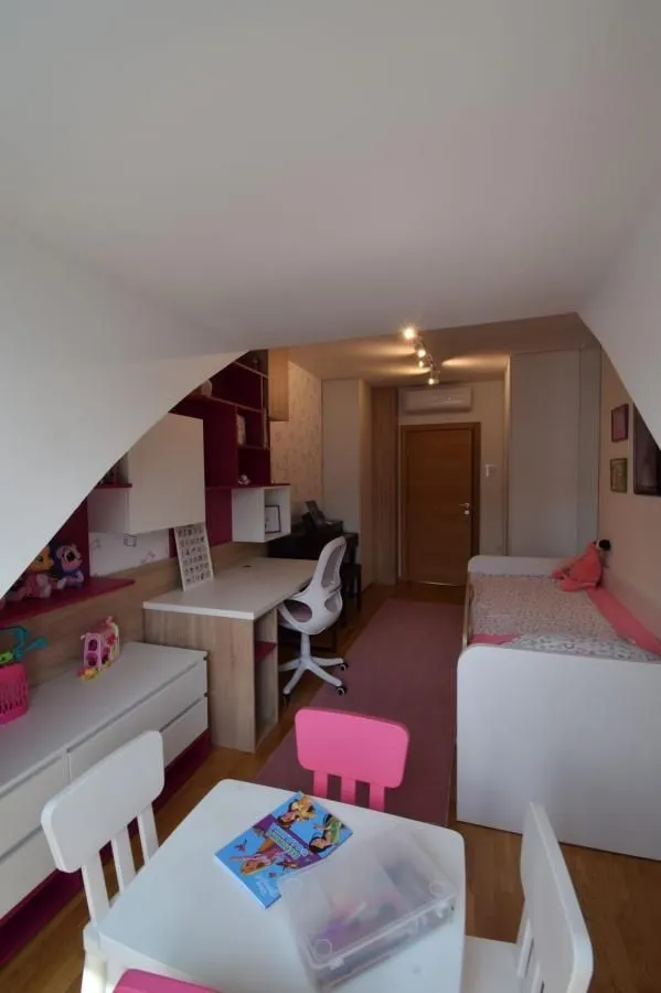 Prodaja, četvorosoban stan, 111m², Sajmište, Novi Sad
