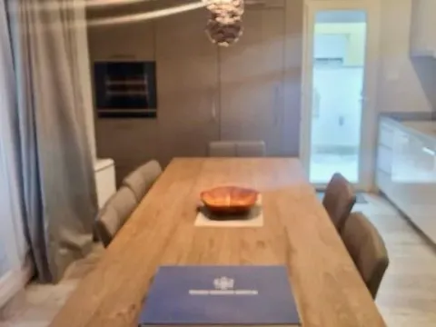 Rent, two bedroom apartment, 70m², Tivat, Crna Gora - image 4