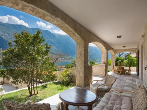 Prodaja, kuća, 690m², Prčanj, Kotor - image 3