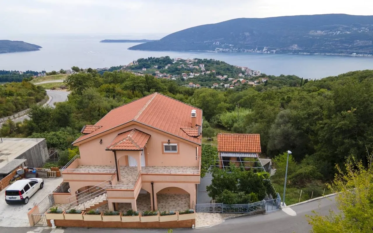 Sale, house, 360m², Podi, Herceg Novi
