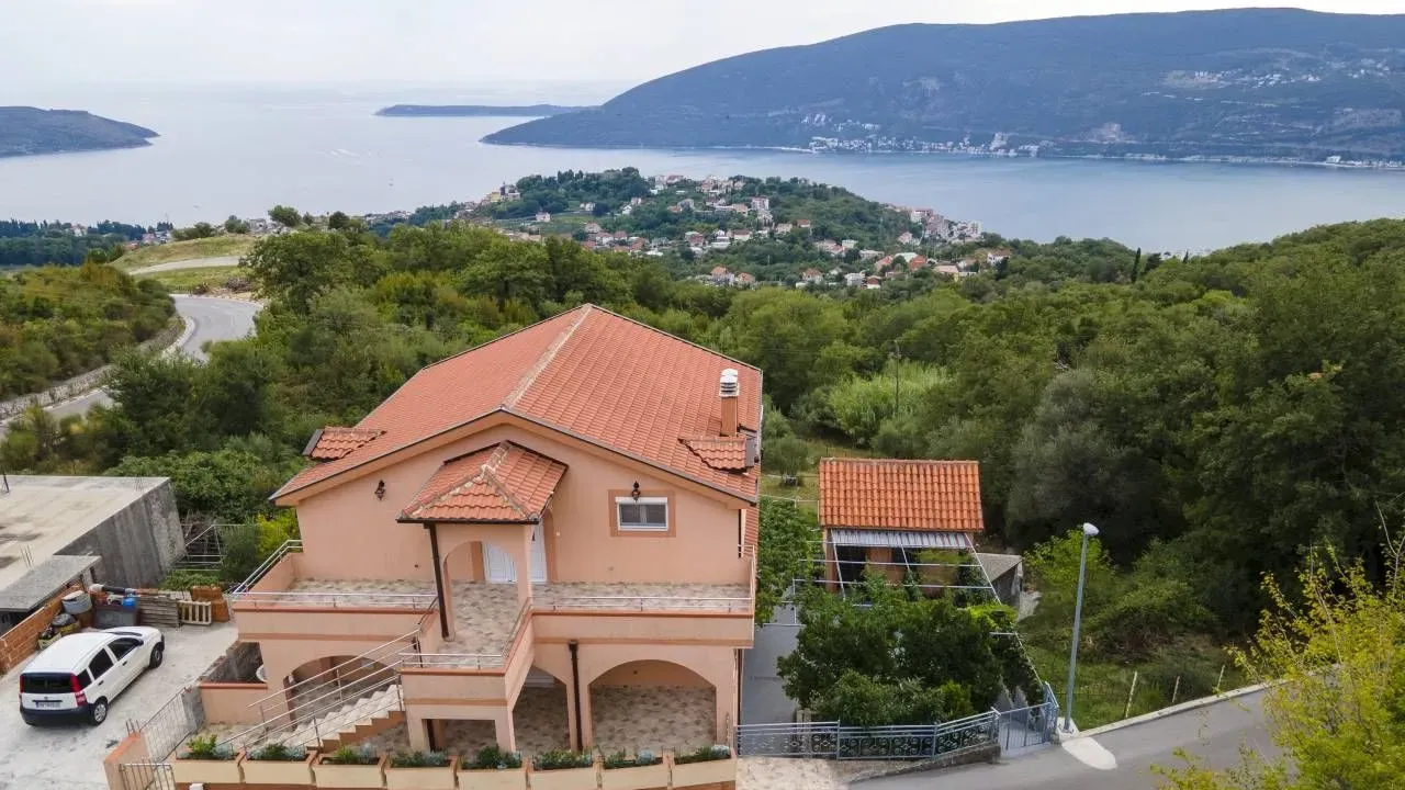 Sale, house, 360m², Podi, Herceg Novi