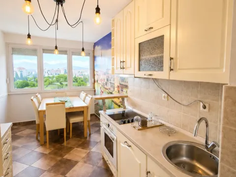 Izdavanje, dvosoban stan, 70m², Pobrežje, Podgorica - image 3