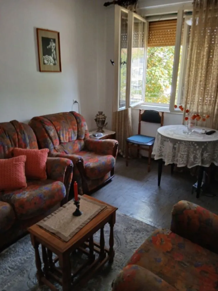 Izdavanje, dvosoban stan, Cetinje, Crna Gora