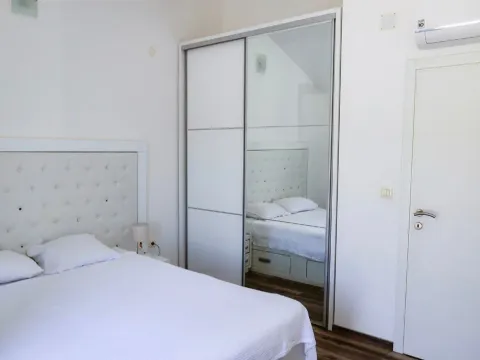 Izdavanje, kuća, 170m², Bigova, Kotor - image 11