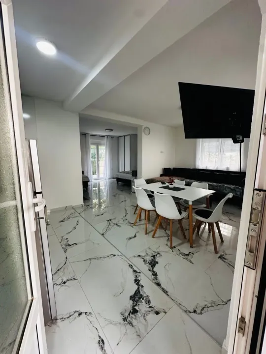 Rent, one bedroom apartment, 56m², Bečići, Budva
