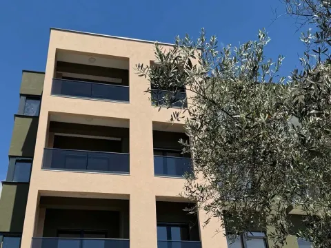 Prodaja, dvosoban stan, 60m², Stari Bar, Bar - image 1