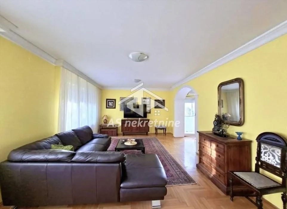 Prodaja, četvorosoban stan, 140m², Savski Venac, Beograd