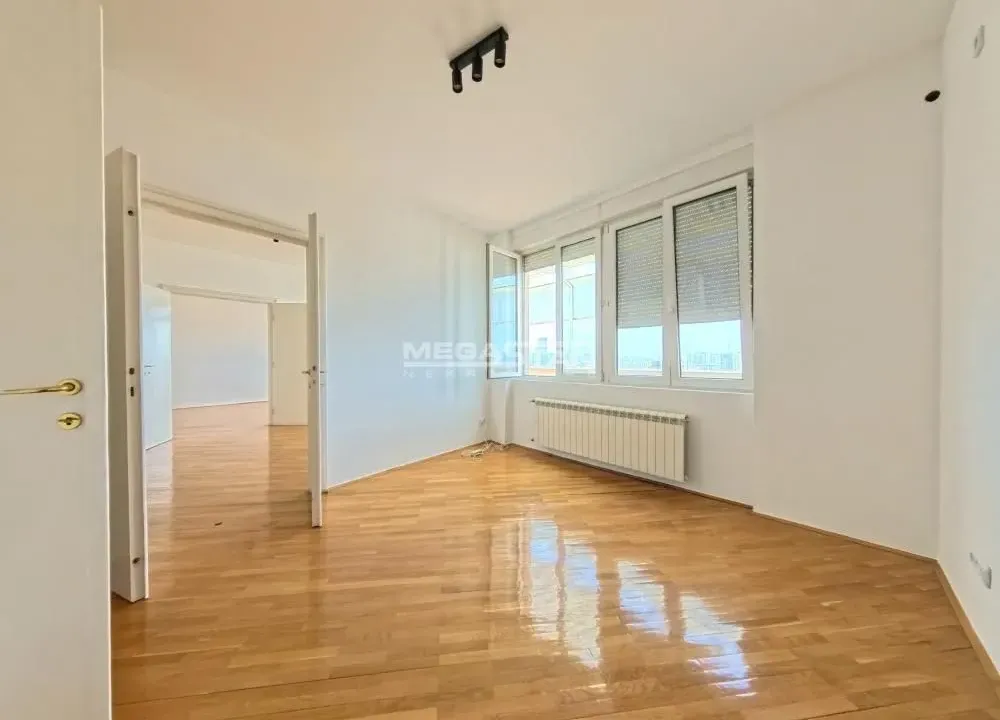 Izdavanje, poslovni prostor, 160m², Stari Grad, Beograd