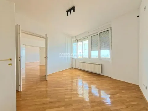 Izdavanje, poslovni prostor, 160m², Stari Grad, Beograd