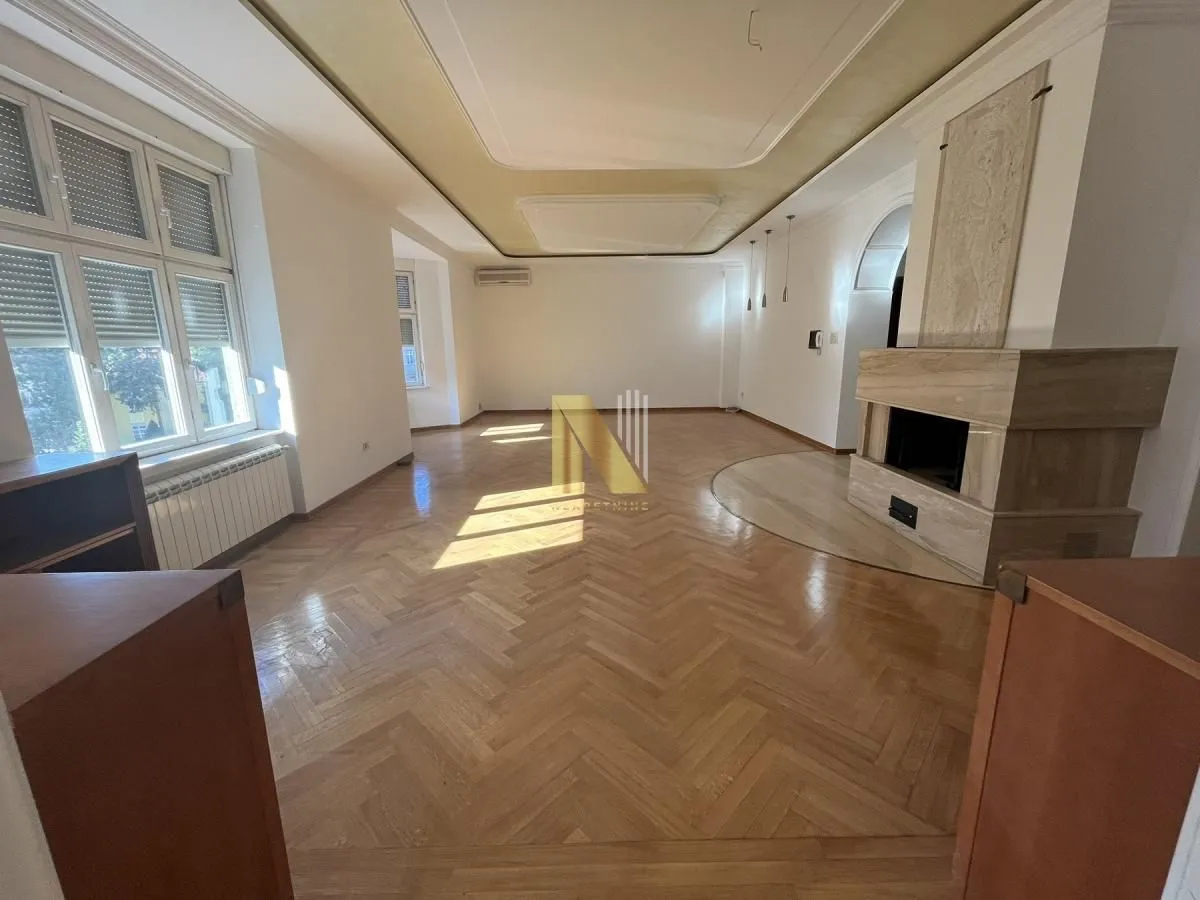 Izdavanje, poslovni prostor, 213m², Centar, Novi Sad