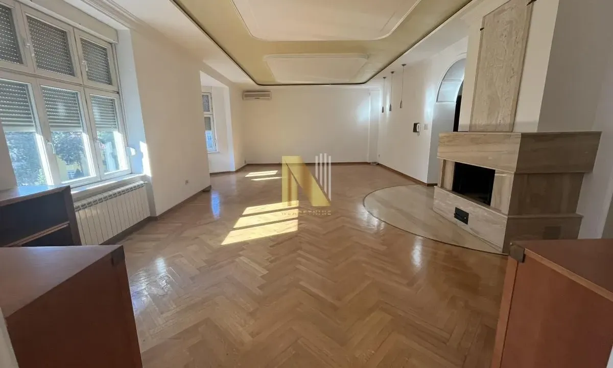 Izdavanje, poslovni prostor, 213m², Centar, Novi Sad