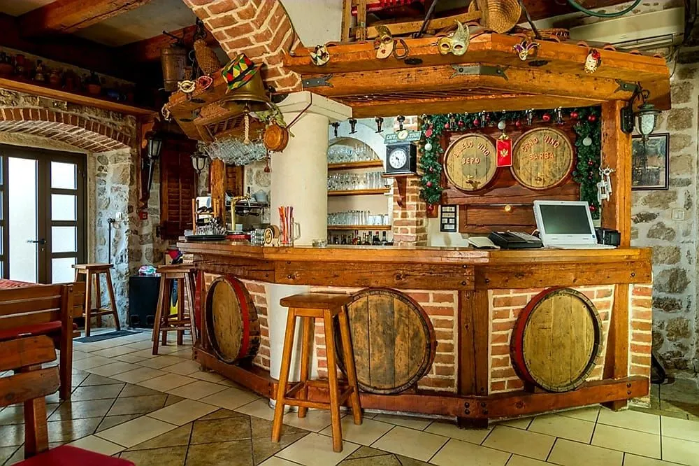 Prodaja, ugostiteljski objekat, 420m², Prčanj, Kotor