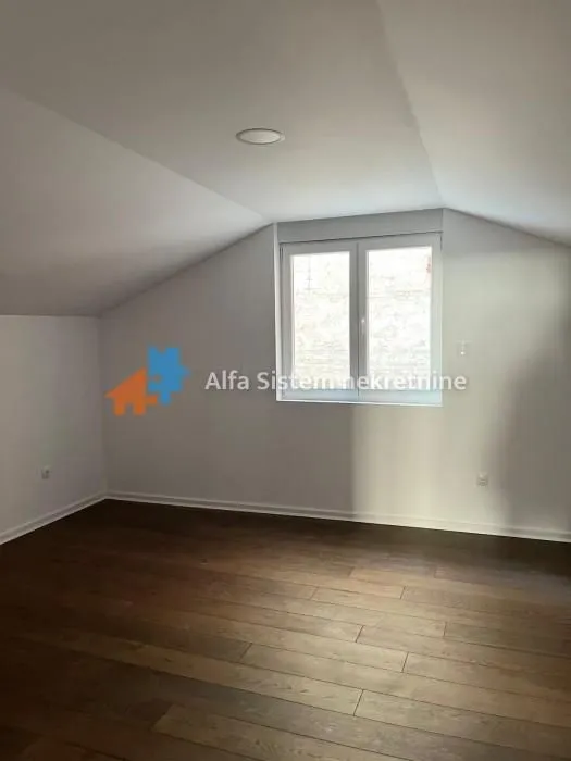 Izdavanje, stan, 250m², Stari Grad, Beograd