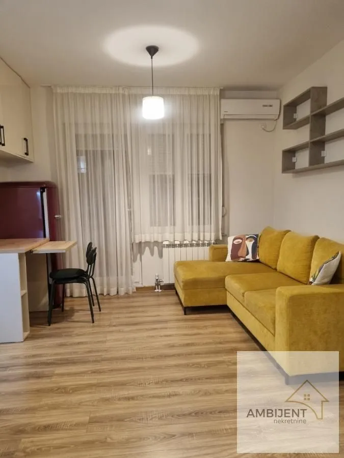 Izdavanje, trosoban stan, 45m², Autokomanda, Voždovac Sve Podlokacije